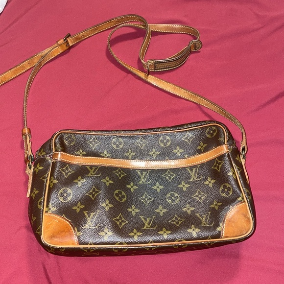 Louis Vuitton Handbags - Authentic Vintage Louis Vuitton Crossbody Bag